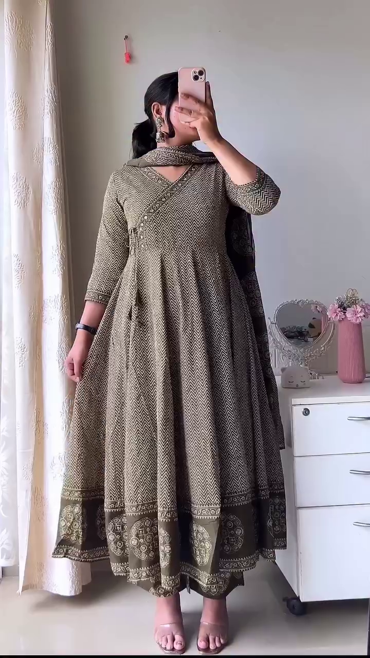 Elegant Black Embroidered Kurta Set with Maroon Printed Dupatta