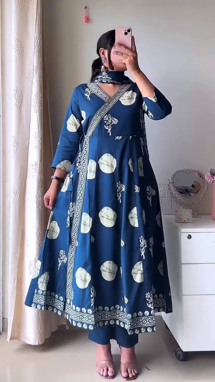 Elegant Black Embroidered Kurta Set with Maroon Printed Dupatta