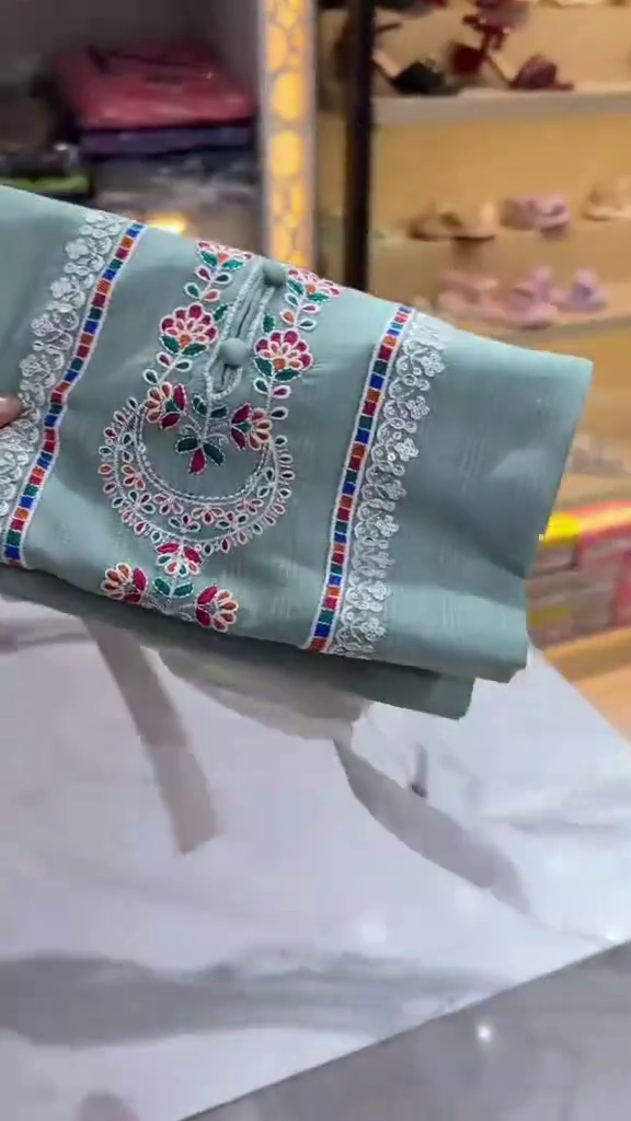 Tailored Straight-Fit Casual Shorts with Embroidered