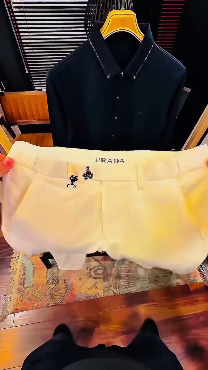 Straight-Fit Casual Shorts with Embroidered Artistic Character Detail