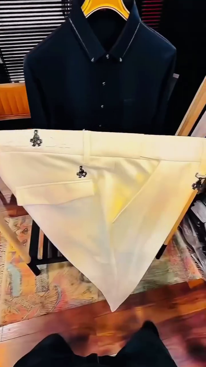 Straight-Fit Casual Shorts with Embroidered Artistic Character Detail