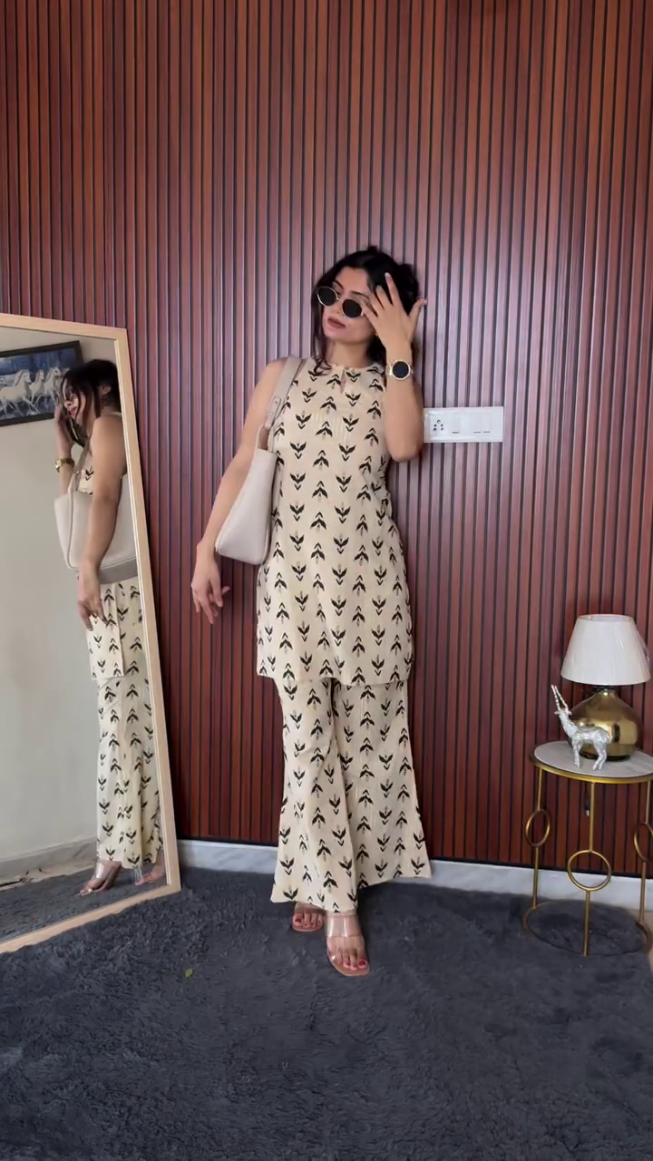 Stylish Printed Sleeveless Kurta Pant Set